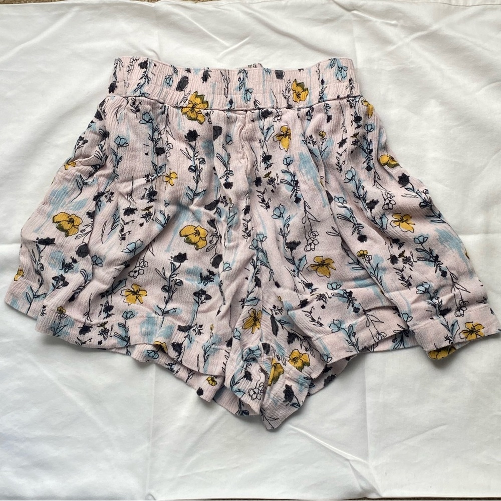 Hinge flowy high rise printed womens shorts with POCKETS size XS